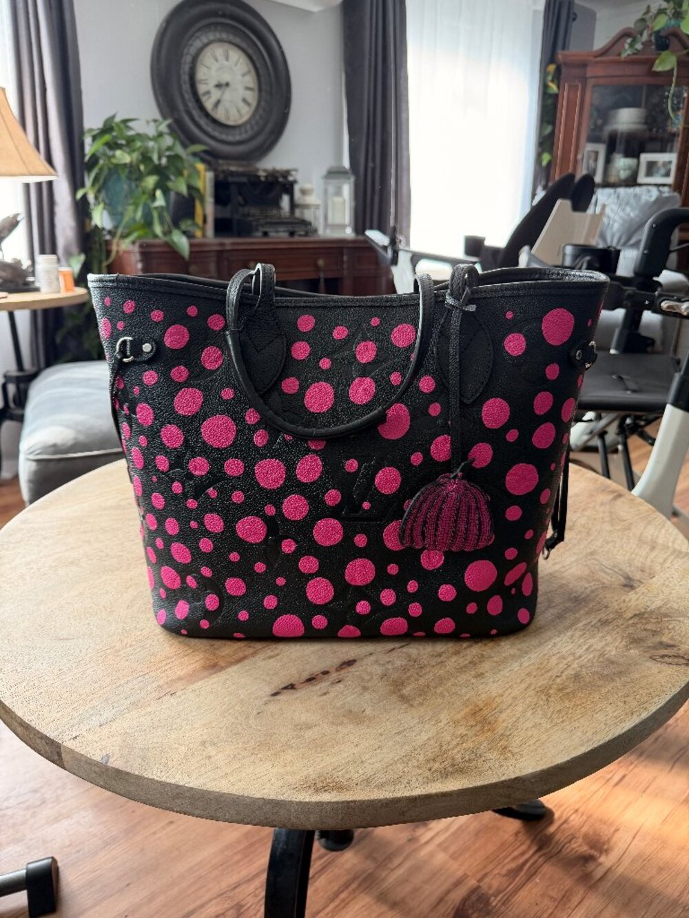 Louis Vuitton x Yayoi Kusama Neverfull MM in Black w/Fuchsia Polka Dots